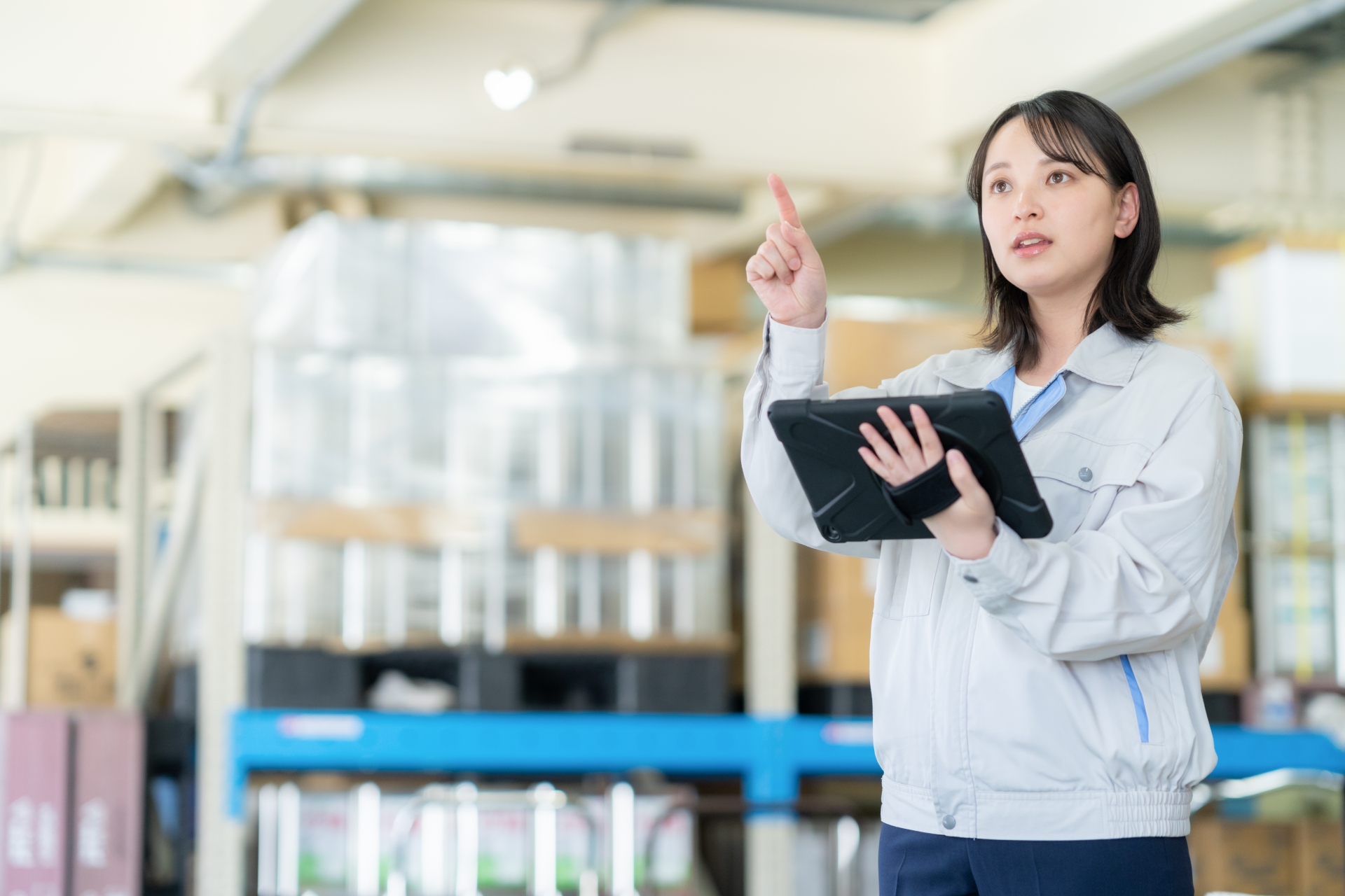 製造業のタブレット活用｜工場でのメリット・事例・選び方を解説